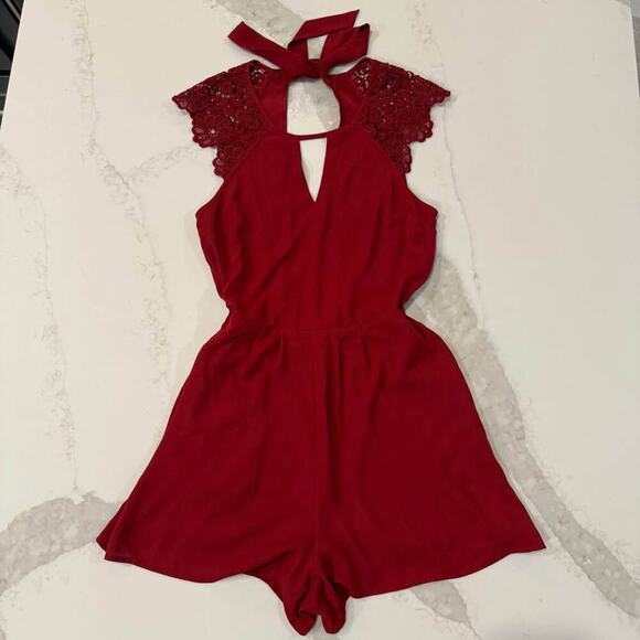 Express Open Back Lace Romper Women’s Size 0 Burgundy Red Pockets Tie Back Sexy - Picture 1 of 9